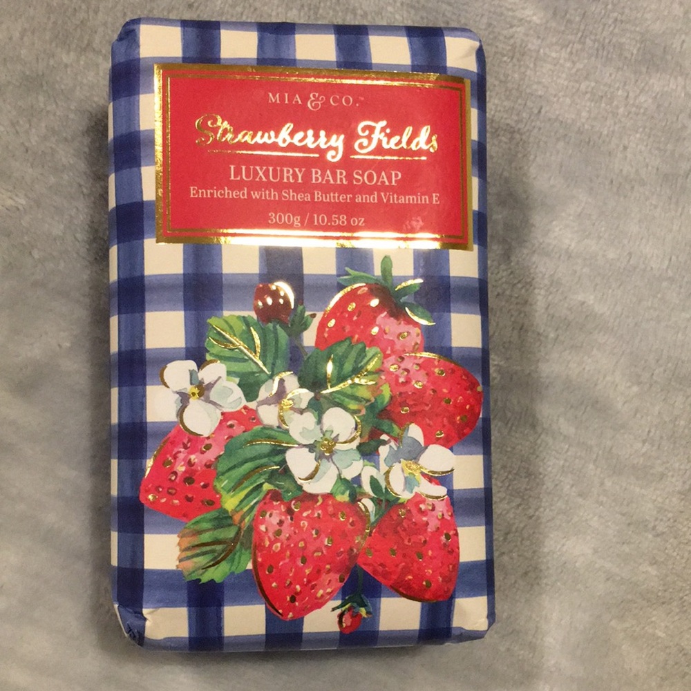 Scented Strawberry Fields Luxury Bar Hand Soap NWT 10.58oz shea butter vit E